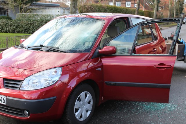 Auf dieses Auto schlug der Axtmann ein