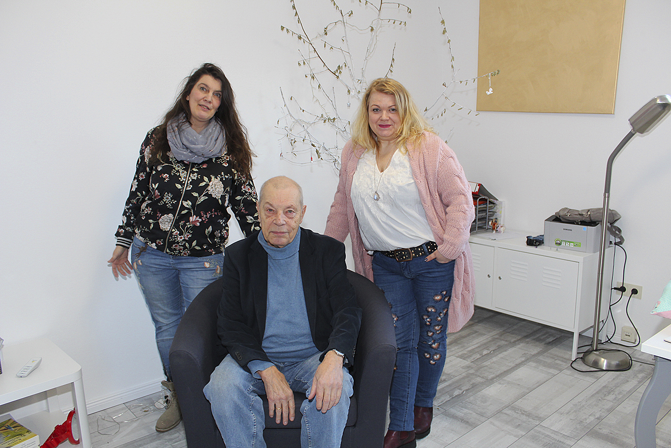 Marina Klein, Dr. Ingo Witte und Bianca Ciesinski (v.li.) hoffen, dass die Politik einen Zuschuss von 500 Euro im Monat für die "Brücke" gewährt.