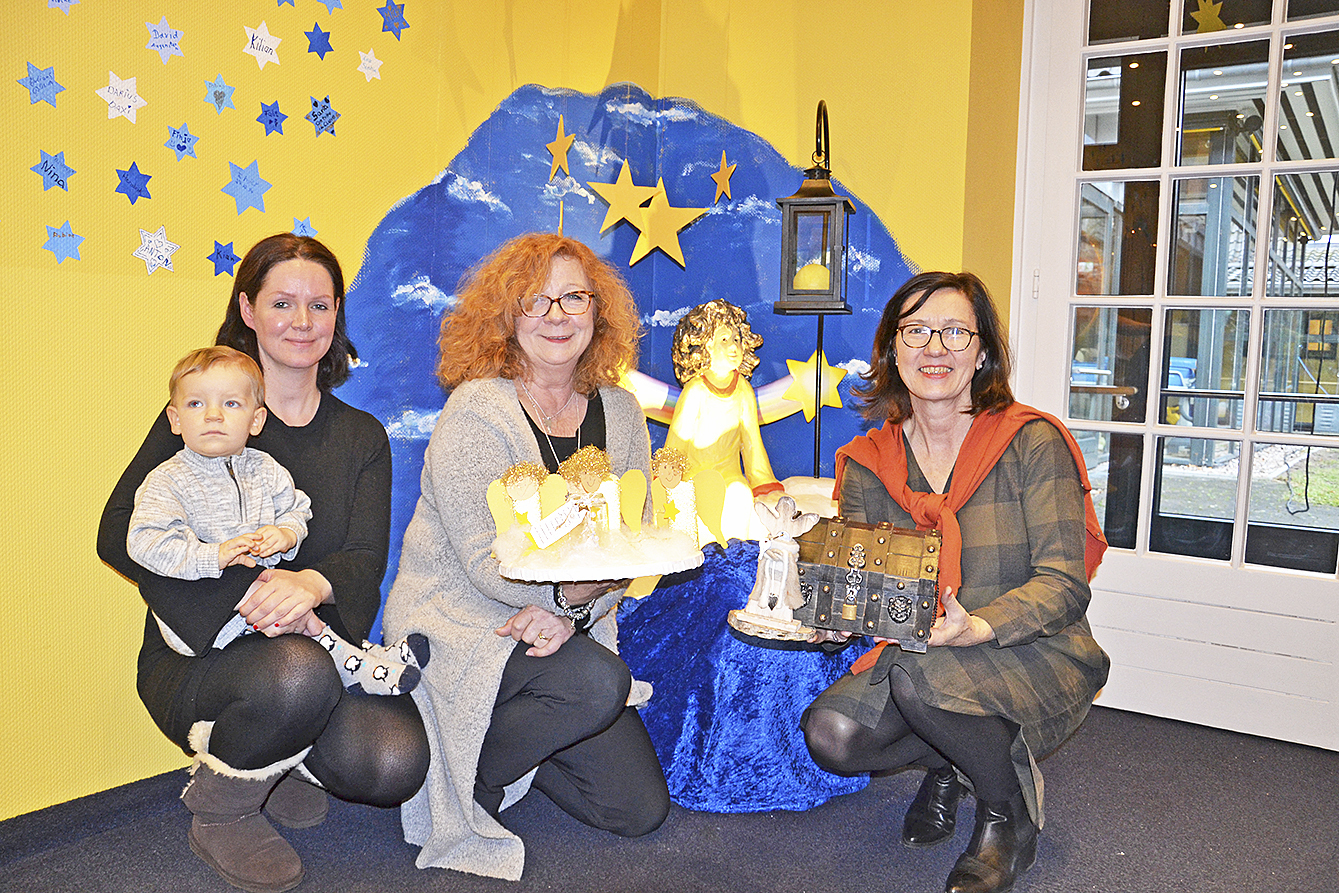 Bei der Spendenübergabe: (v. li.) Ireen Alex, Jasper und Gisela Johst vom Kindergarten Kunterbunt sowie Christiane Schüddekopf vom Kinderhospiz Sternenbrücke