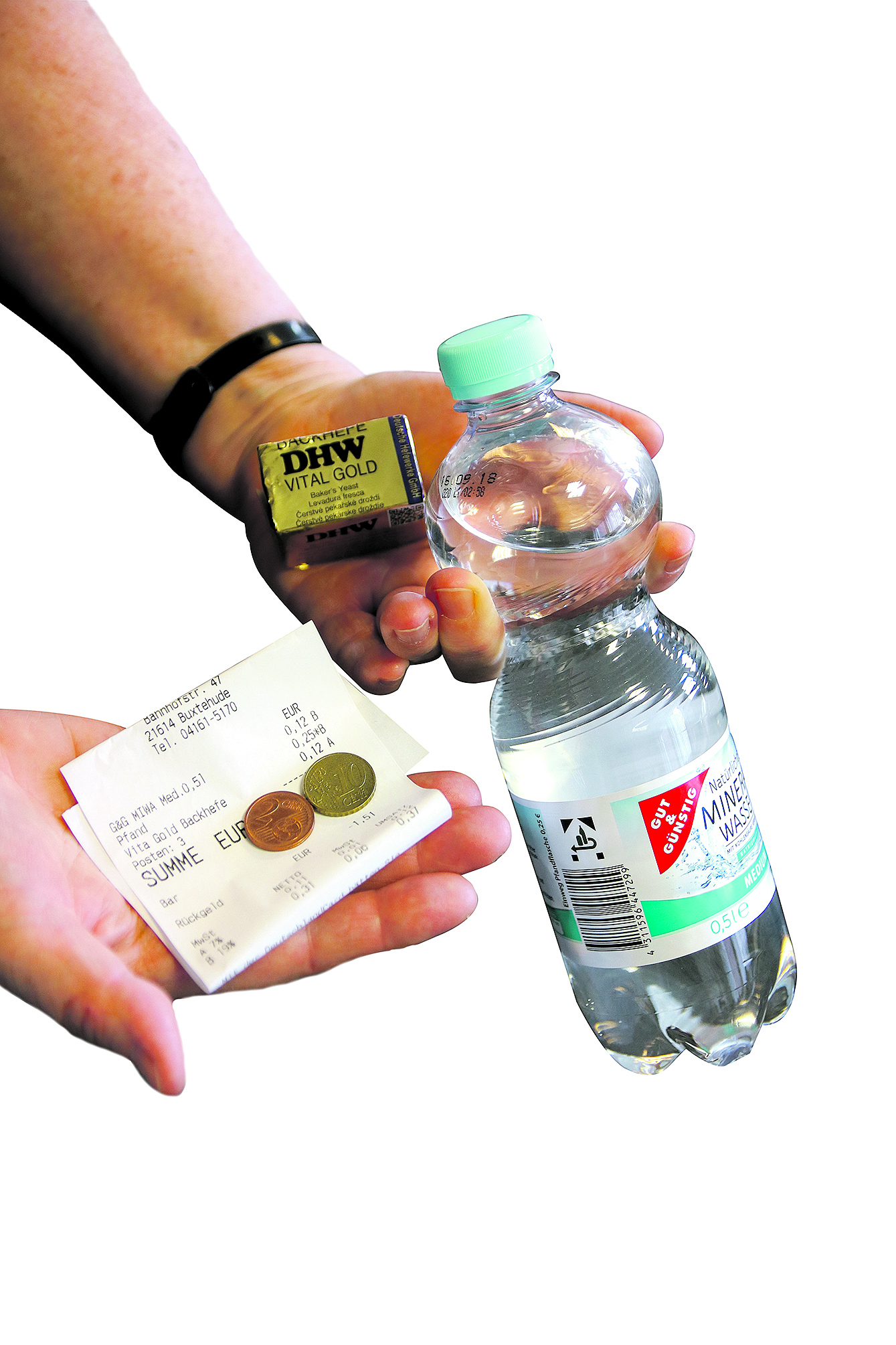 Das gibt es für 12 Cent: eine Flasche Wasser oder ein Würfel Hefe