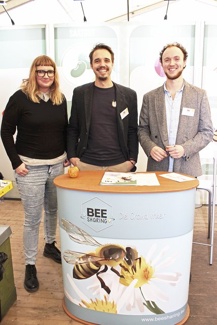 Informierten zum Thema professionelle Bestäubung: Stephanie Bastian (v.li.), Otmar Trenk und Nils Gerber von "BEEsharing"