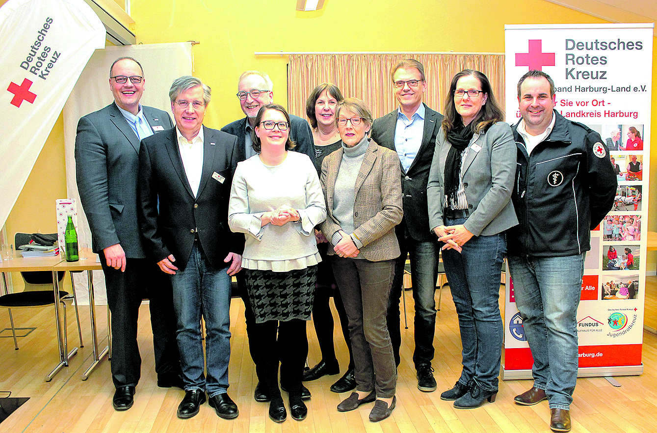 Das Präsidium des DRK-Kreisverbands Harburg-Land rund um Präsident Norbert Böttcher (2. v. re.)