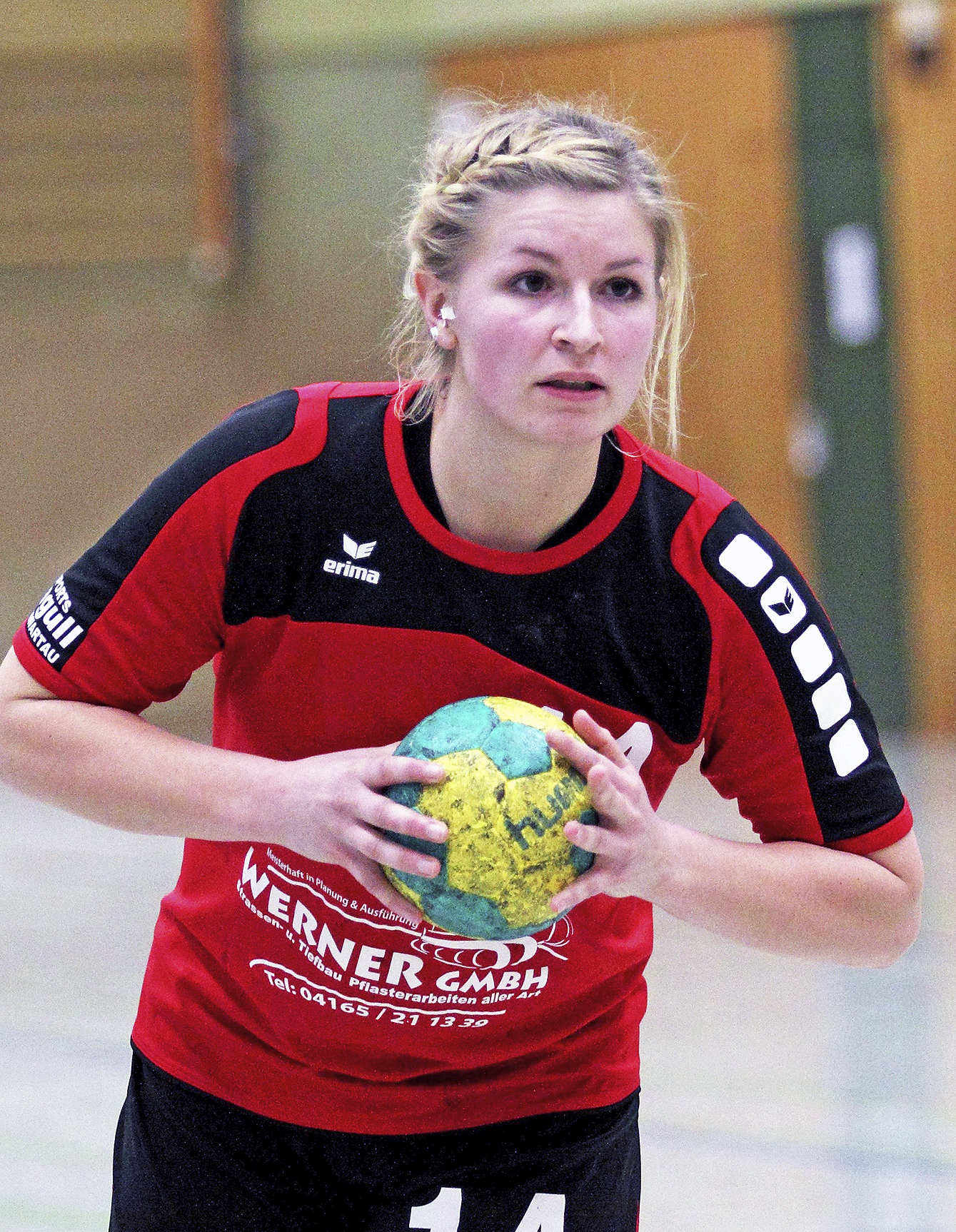 Hollenstedts Kreisläuferin Eileen Volkmann steuerte 10 Tore zum Auswärtssieg ihrer Mannschaft bei