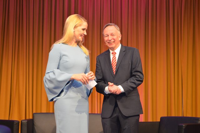 Moderatorin Judith Rakers und Heinz Lüers