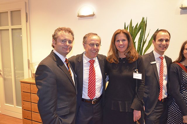 Stephan Schrader (li., Geschäftsführer WOCHENBLATT-Verlag Schrader GmbH & Co. KG) mit Ehefrau Kathrin und Winfried Geiger (Mitte, ehemaliger Bürgermeister von Buchholz)