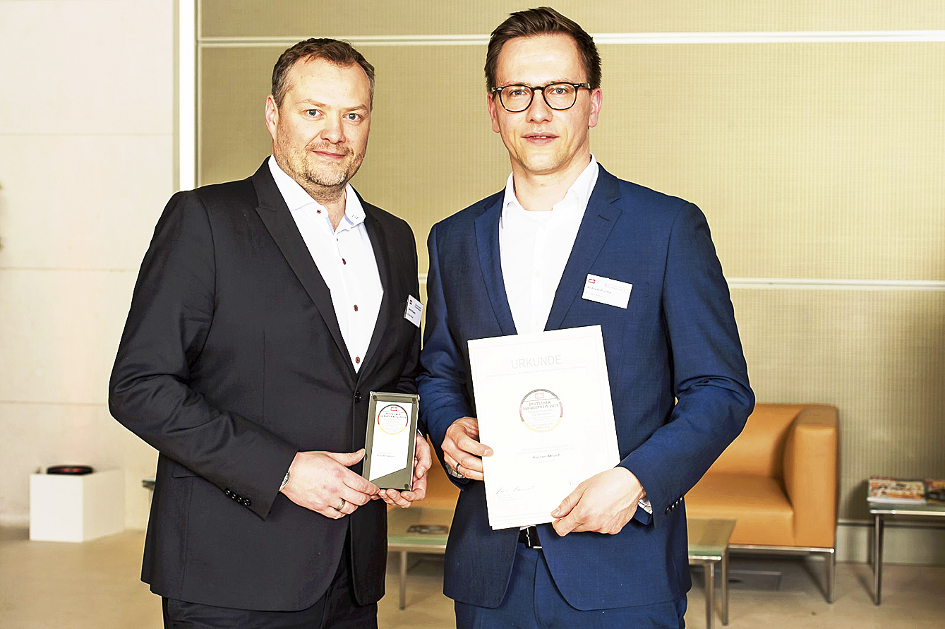 Die beiden Geschäftsführer Sascha Küpers (li.) und Andreas Puchta nahmen den preis entgegen