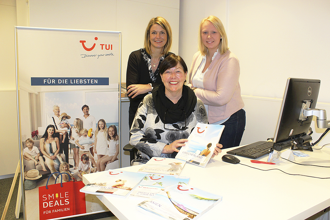Bewährtes Team unter neuem Namen: Sabine Zahn (Mitte), Ines von Thaden (hinten li.)
und Julia Brahmst Foto: sb