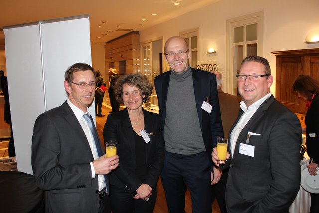 Ulli Wiegel (Altstadtverein), Esther und Jens Sass (Implantcast) und Stefan Babis (Buxtehuder Stadtwerke)