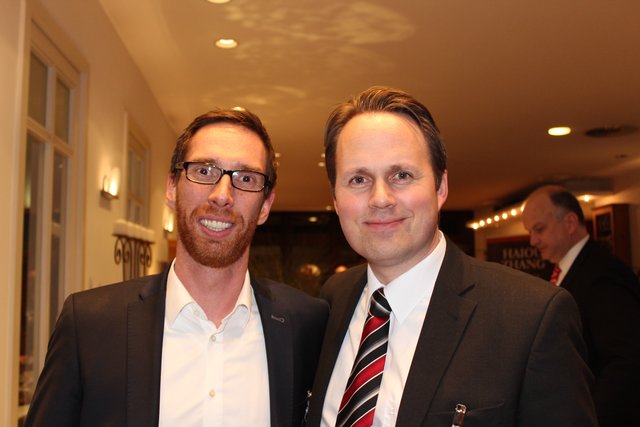 Thorsten Sundermann (li.), BSV-Leiter Marketing, und Christoph Kunst, Geschäftsführer der Neuen Buxtehuder