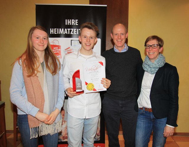 Zur Sportlerehrung auf Hof Oelkers kam Familie Laatsch aus Buchholz komplett (v.l.): Pia, Ben (Sportler des Jahres), mit ihren Eltern Gregor und Maike