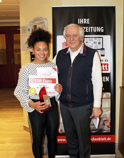Sportredakteur Roman Cebulok ehrte „WOCHENBLATT-Sportlerin des Jahres“ Fabienne-Renée Liepelt | Foto: kb