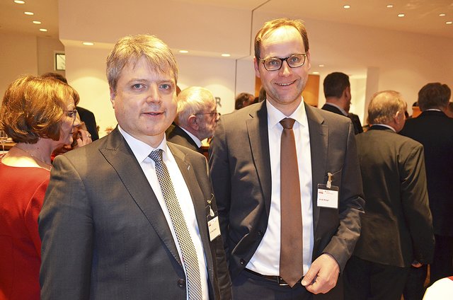 Dr. Peter Dörsam (li., Bürgermeister Samtgemeinde Tostedt) und Arndt Weigel (Autohaus Meyer, Todtglüsingen)