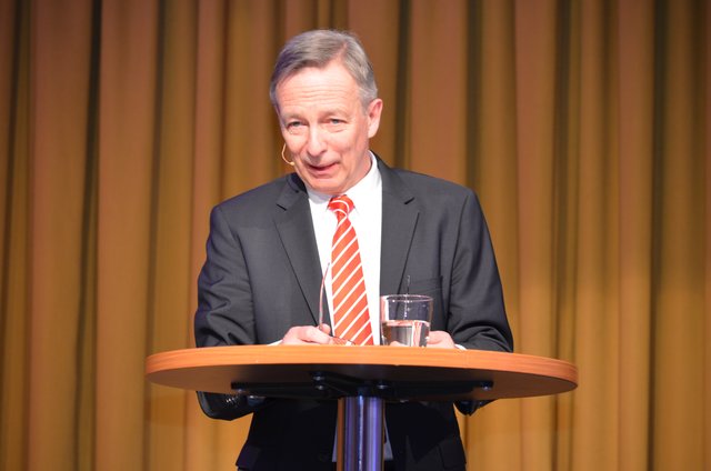 So kennt man den Vorstandsvorsitzenden Heinz Lüers: kenntnisreiche Darstellung bis ins Detail