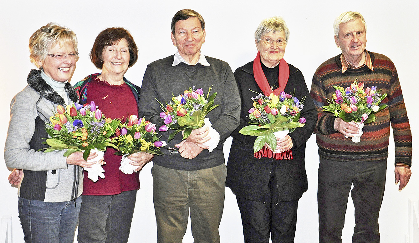 Wurden geehrt (v. li.): Elke Faatz, Helga Halisch, Fred und Rita Basner
sowie Reinhold Petersen