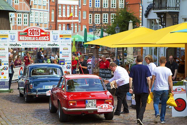 Der Classic Club Niederelbe zeigt auf dem Pferdemarkt
liebevoll gepflegte Oldtimer