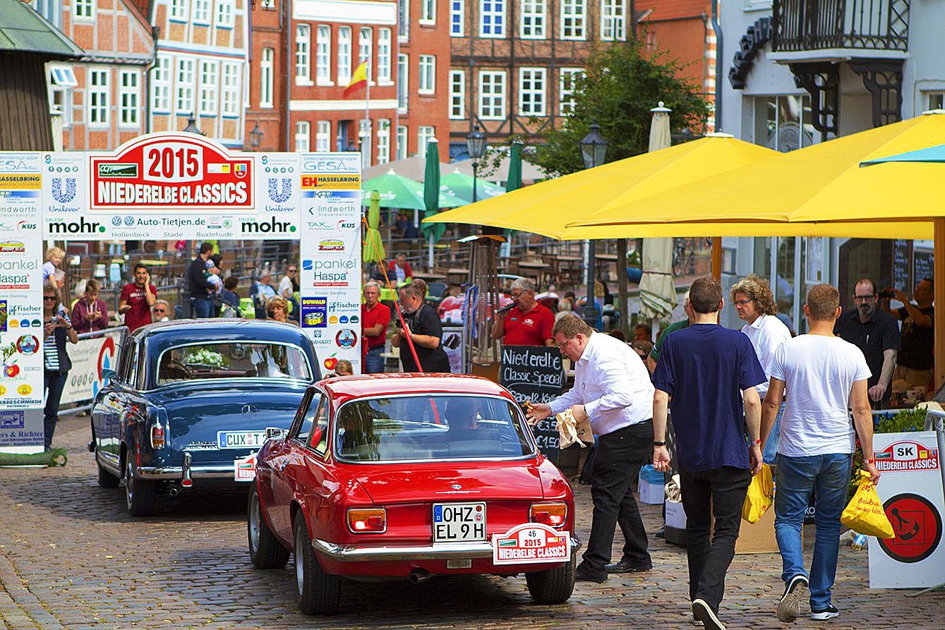 Der Classic Club Niederelbe zeigt auf dem Pferdemarkt
liebevoll gepflegte Oldtimer
