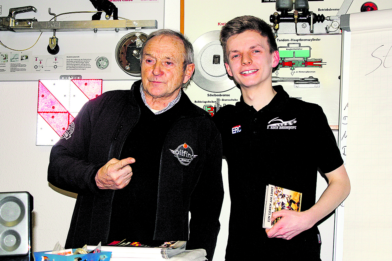 Prominente Unterstützung bekam Philipp Freitag (re.) von Speedway-Legende Egon Müller