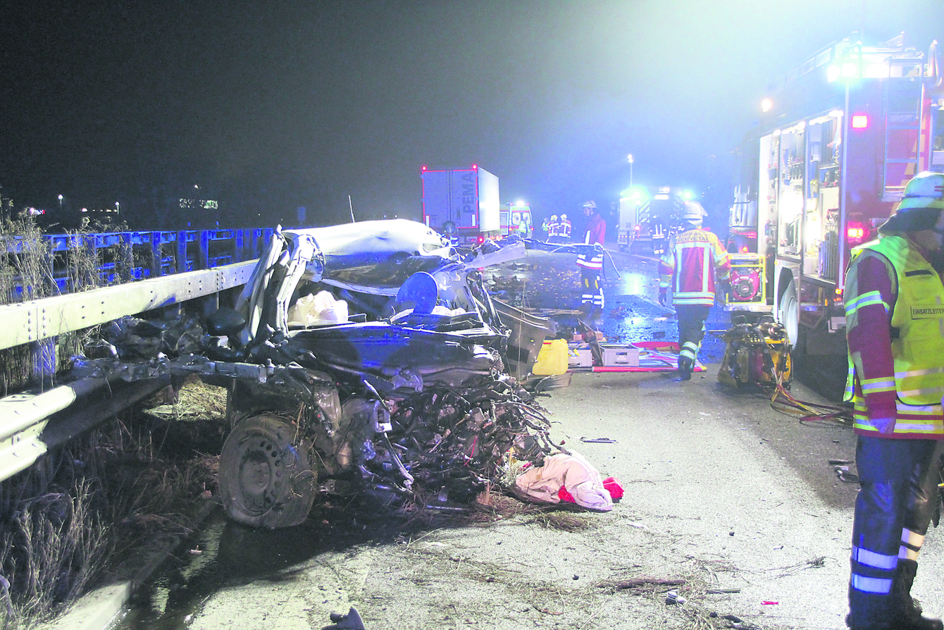 Bei diesem Unfall auf der A7 kam ein Geisterfahrer ums Leben