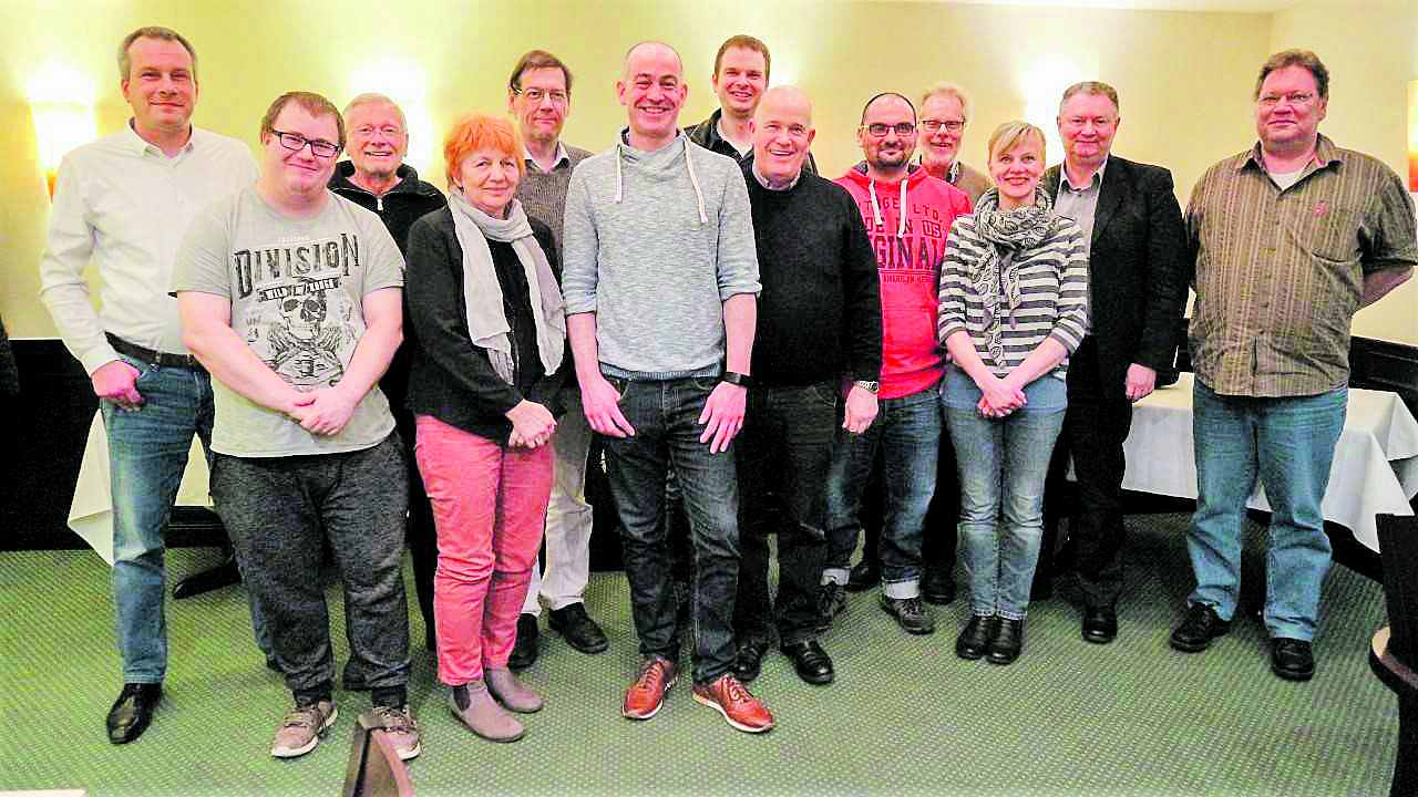 Der neue Vorsitzende Martin Gerdau (6. v. li.) im Kreise seiner Vorstandskollegen