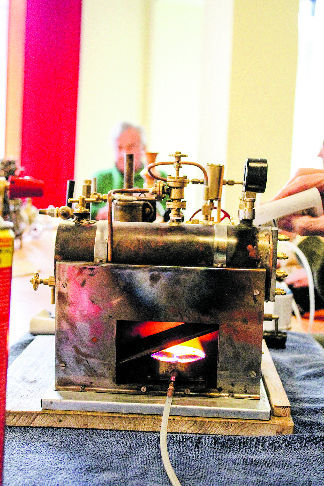 Diese Dampfmaschine ist ein Eigenbau