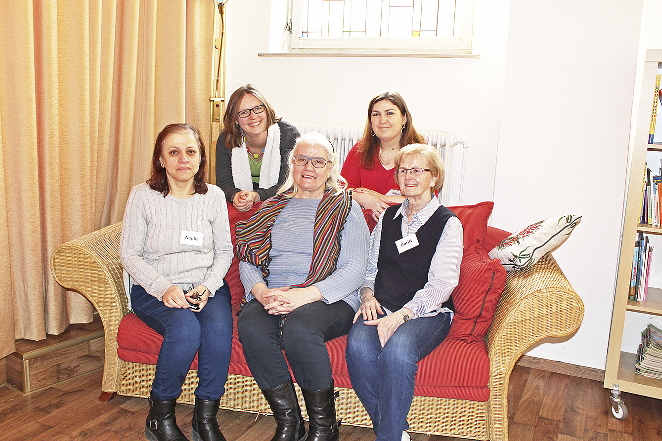 Laden wöchentlich zum "Café Mamamia" ein (v. li.): Najiba, Julia, Annemarie, Sibel und Doritt