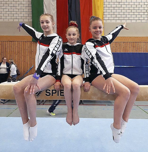 Als erste Mannschaft des Turn-Team Kiehn Group waren (v.l.): Jaimie Lynn Doberstein (TuS Meißen), Karina Schönmaier und Jule Kohl (beide Blau-Weiss Buchholz) in Essen am Start