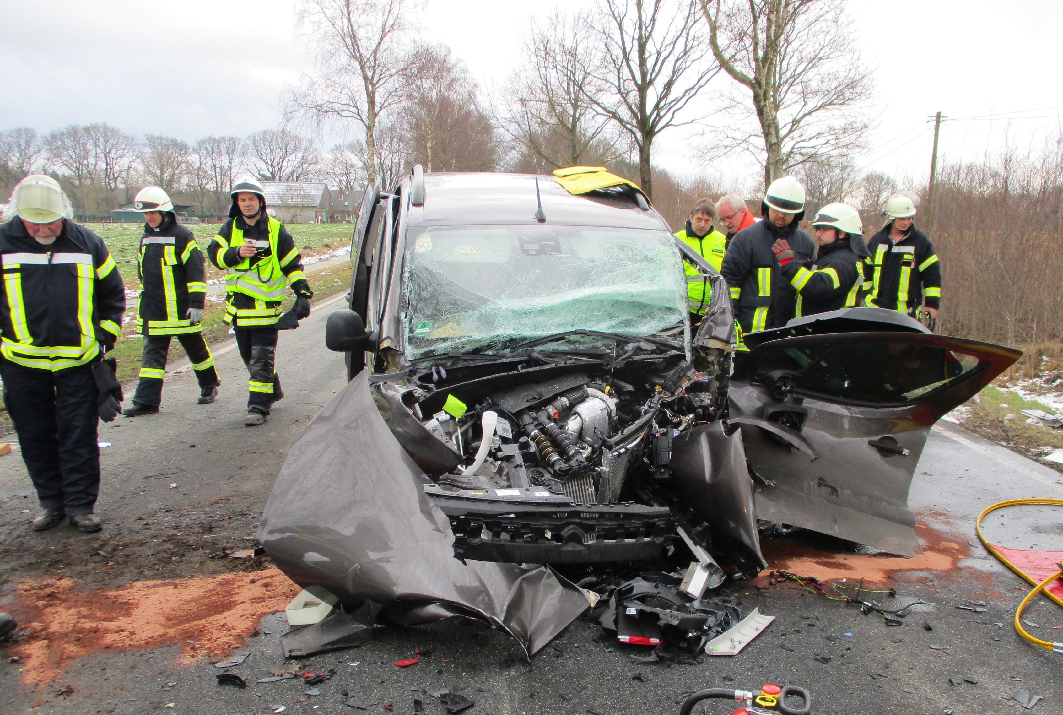 Der Fahrer dieses Wagens kam am Donnerstagnachmittag auf der L 124 in Helmste ums Leben