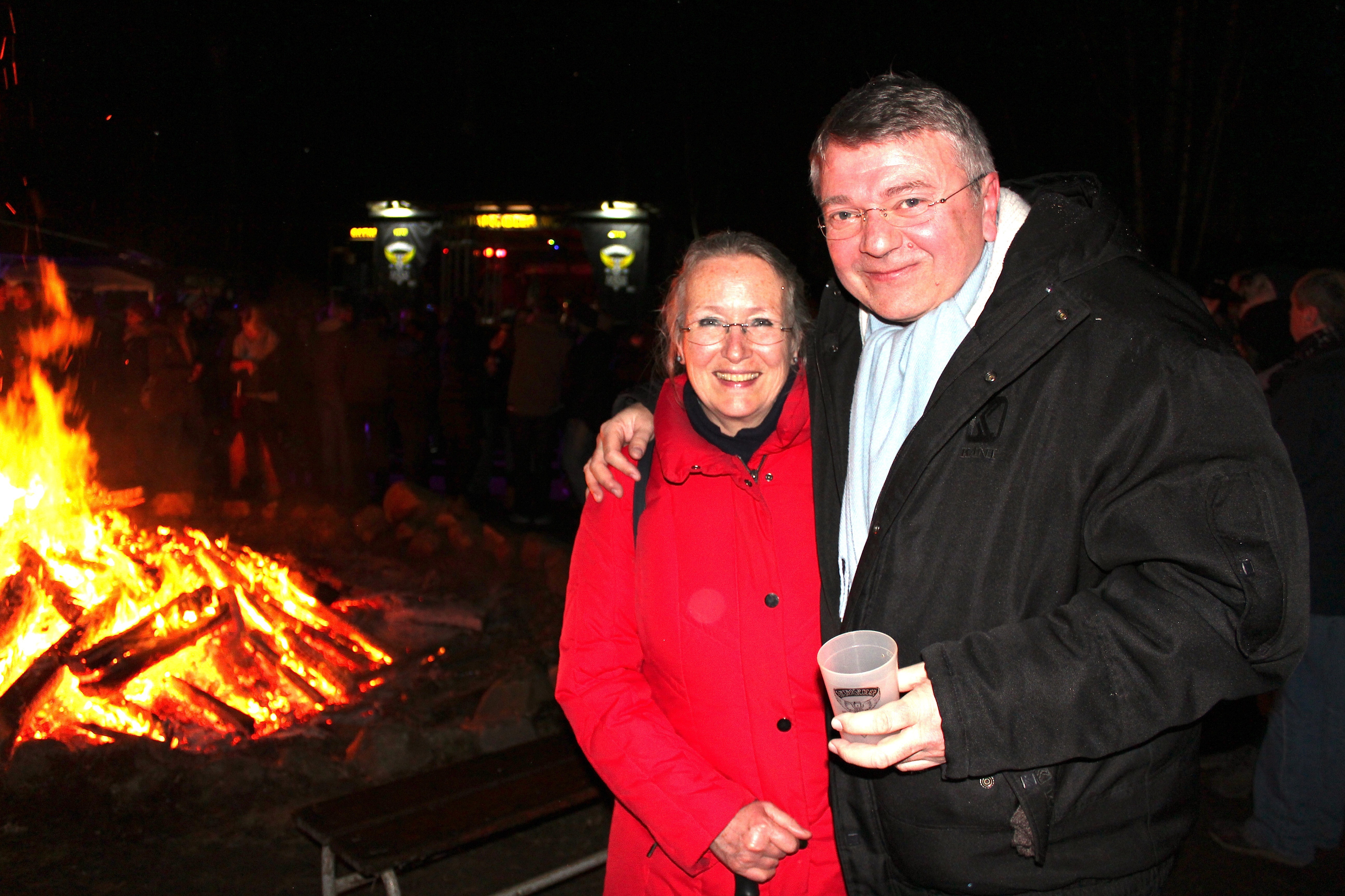 Waren begeistert von der Osterfeuer-Party bei den Satansadlern: Christiane Bischoff und Norbert Wiechmann aus Buxtehude