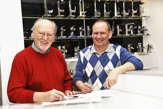 Badplaner Joachim Wolthusen und Geschäftsführer Andreas Brandes