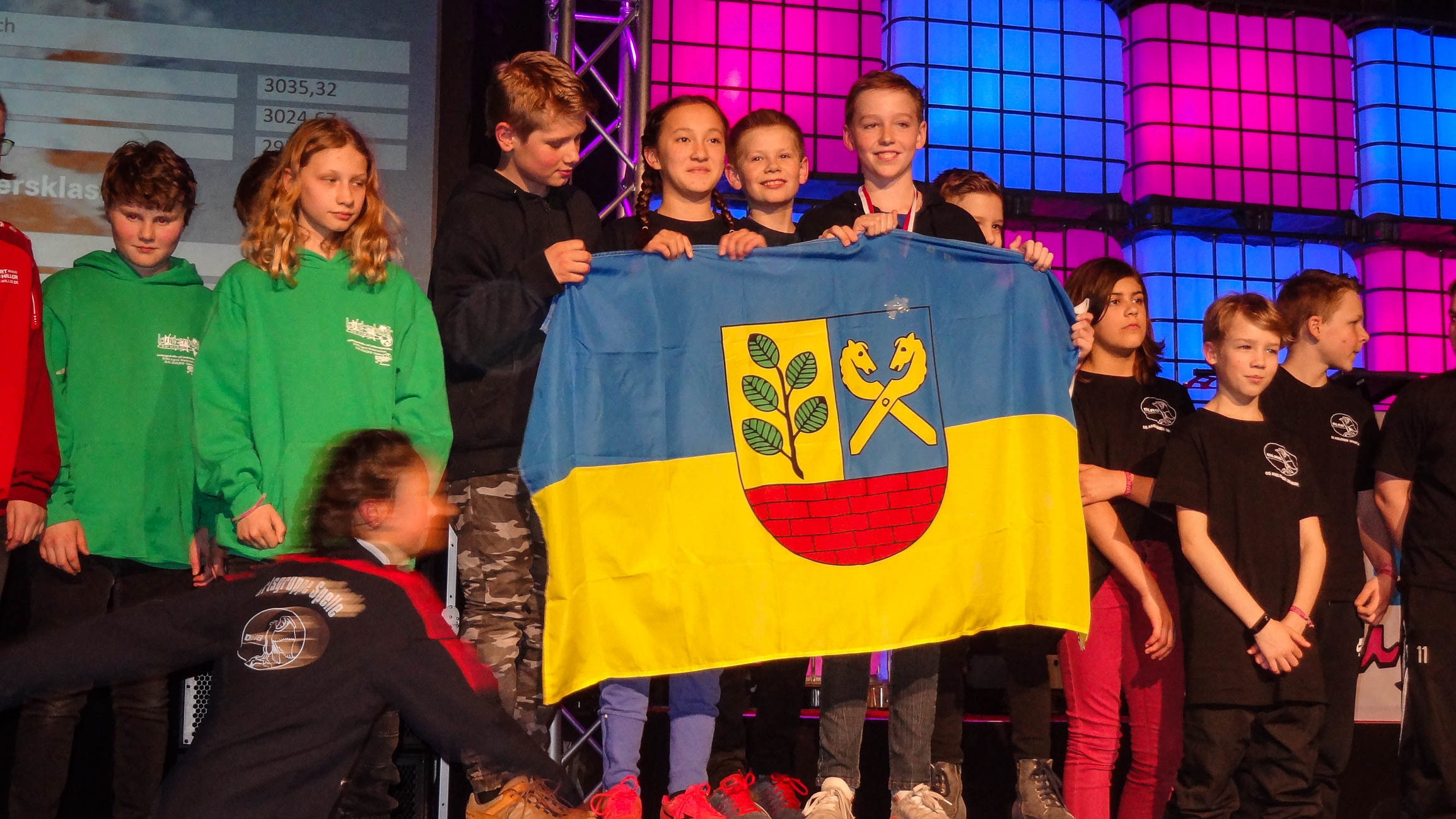 Die Landesmeister der AK12m (v. li.): Bjarne de Boer, Alisha Küstermann, Niklas Hösch, Tobias Stelting und Erik Preiß