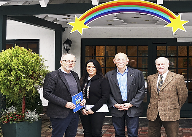 Spendenübergabe im Kinder-Hospiz Sternenbrücke: Geschäftsführer Peer Gent (3. v. li.) begrüßte Dieter Hinnerkort, Marika Grosser und Dr. Karl-Heinz Lubbers