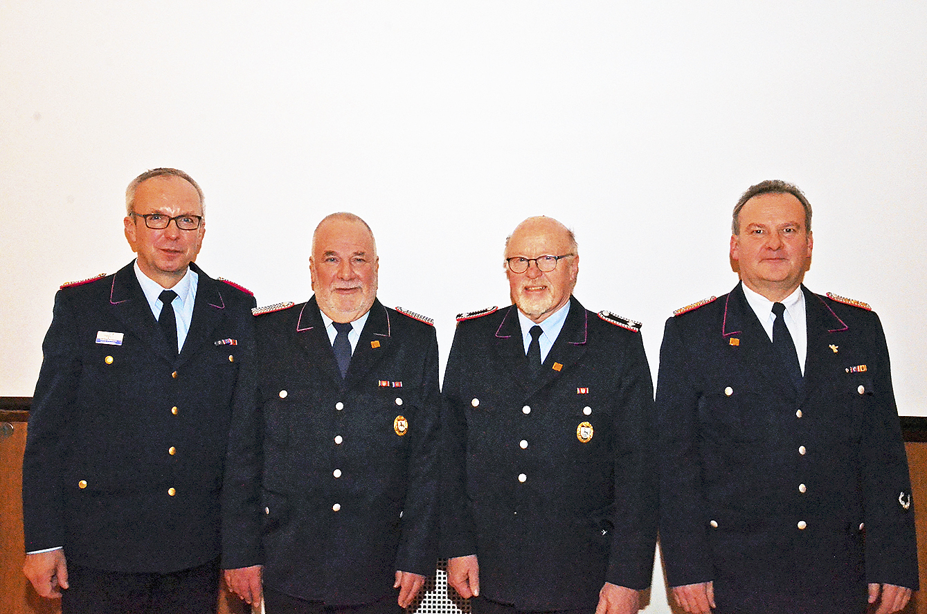 Gratulation zur Ehrung (v. li.): Volker Bellmann, Helmuth Krug, Manfred Menke und Norbert Petersen
