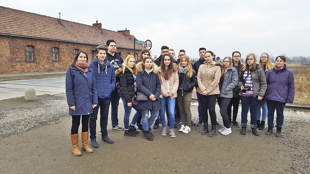 Beim Besuch der Gedenkstätten Auschwitz und Birkenau: die Schüler und Lehrerinnen aus der Elbmarsch