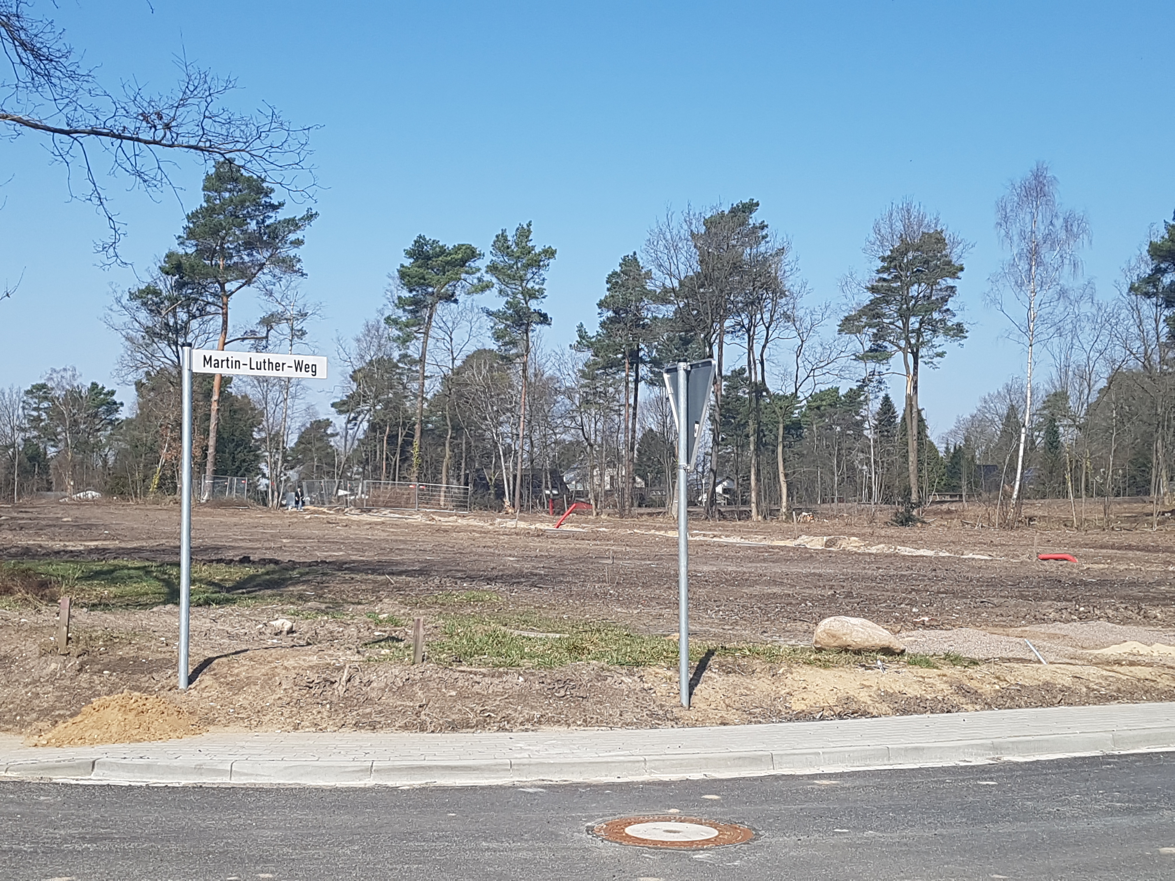 Der "Martin-Luther-Weg" ist die Erschließungsstraße für das Neubaugebiet
auf der sogenannten "Kyrill-Fläche" in Buchholz Fotos: os / archiv