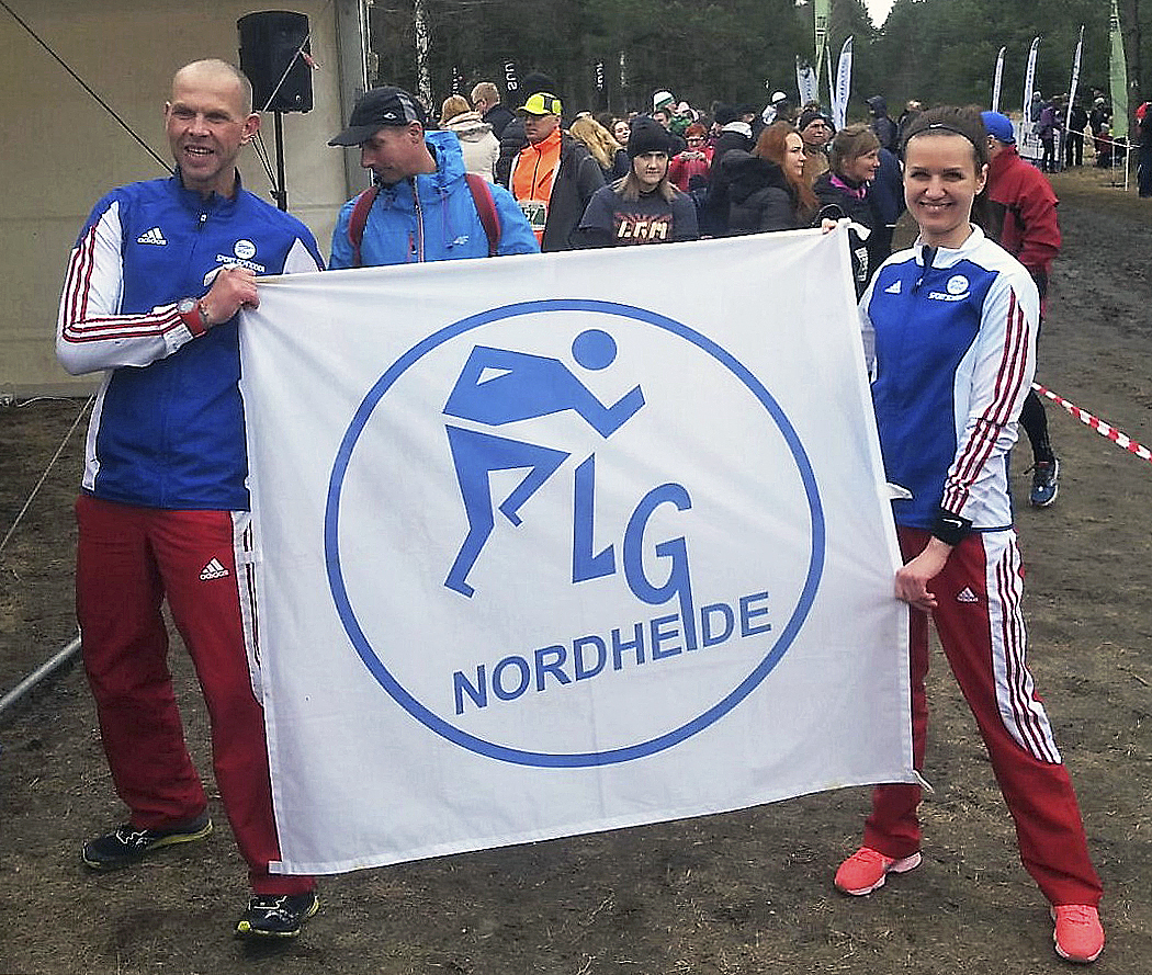 Michael Thoms und Justyna Kwiatkowska präsentierten in Polen das Banner der LG Nordheide
