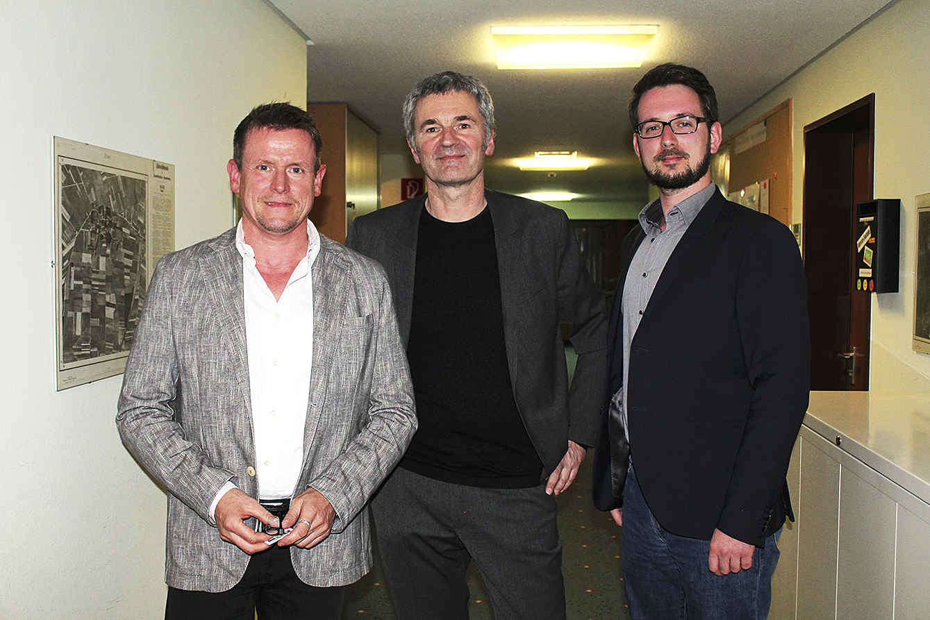 VivaPlan-Geschäftsführer Thomas Weidlich
(v. li.), Architekt Stefan Drees und Projektentwickler Christian Laatsch wollen in Ehestorf ein Seniorenresort errichten und betreiben