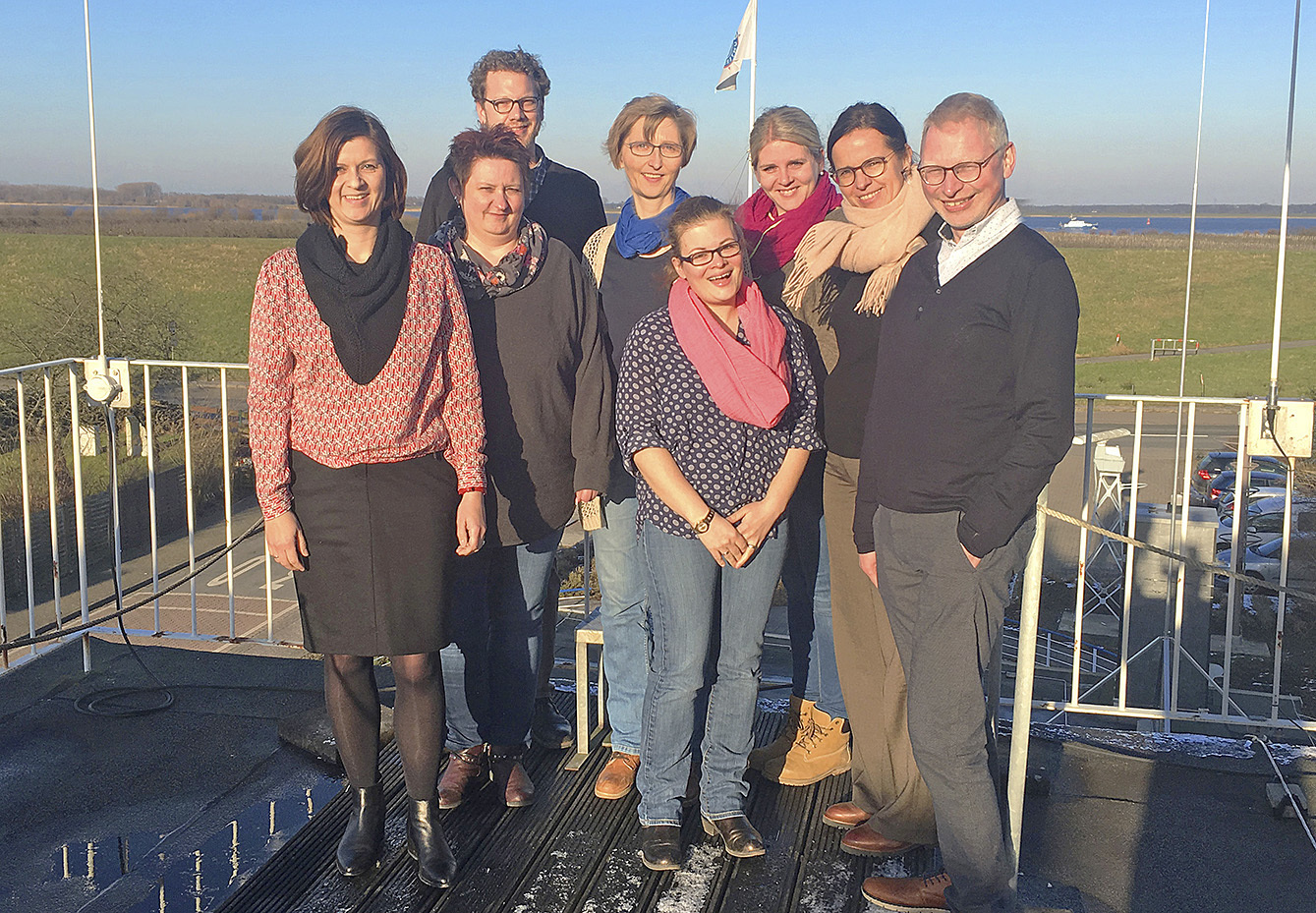 Die Touristikexperten aus dem Kreis Stade freuen sich über das neue Buchungssystem (v.li.): Bianka Zydek, Nicole Wegner, Stephan Bergmann, Sandra Junge, Hillit Coordes, Sandra Kahl, Uta Rasche, Frank Tinnemeyer Foto: Tourismusverband Landkreis Stade