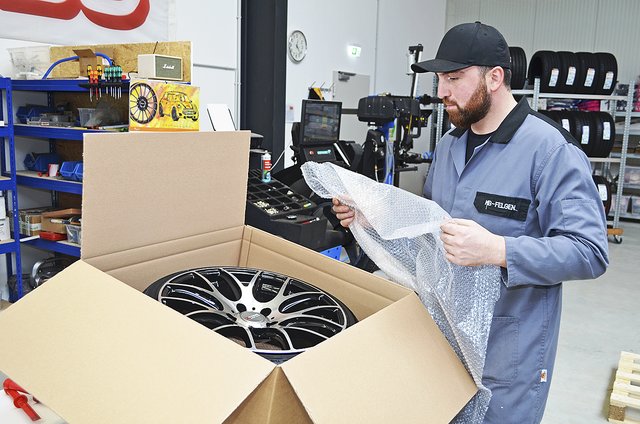 Die hochwertigen Felgen werden sorgfältig verpackt und verschickt