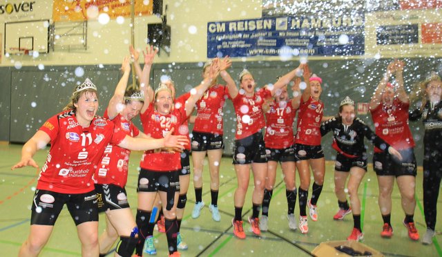 Sektdusche nach dem Spiel