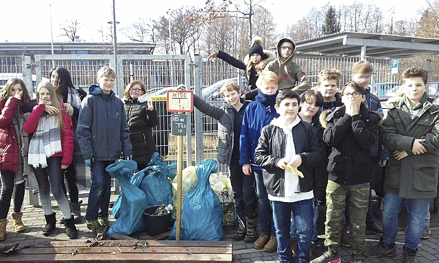Vorbildlich: Jungen und Mädchen der Grundschulen in Bendestorf und Jesteburg sowie der Oberschule sammelten zum Abschluss eines Umweltprojektes Müll