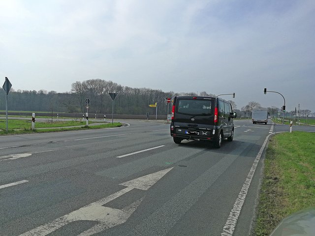Das Bahlburger Kreuz soll 2019 zum Kreisverkehr umgebaut werden Fotos: thl