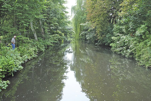 Idylle an der Este. Bei Hochwasser kann der Fluss das Stadtgebiet bedrohen Foto: tk