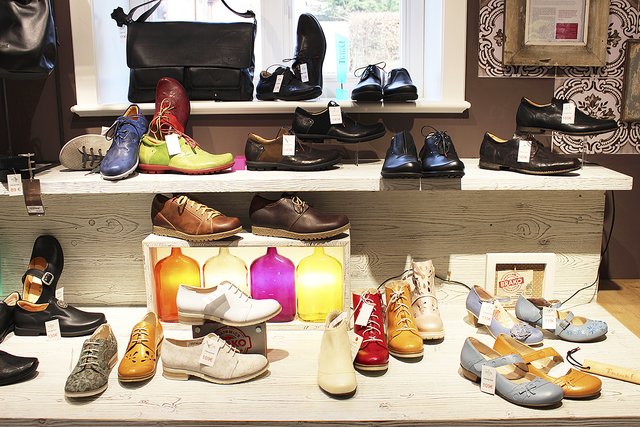 Angeboten werden unter anderem die Marken Think!, Vabeene, Brako, Mephisto und Ganter