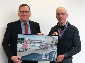 ... und an Frank Krause (Regionaldirektor Volksbank Lüneburger Heide)