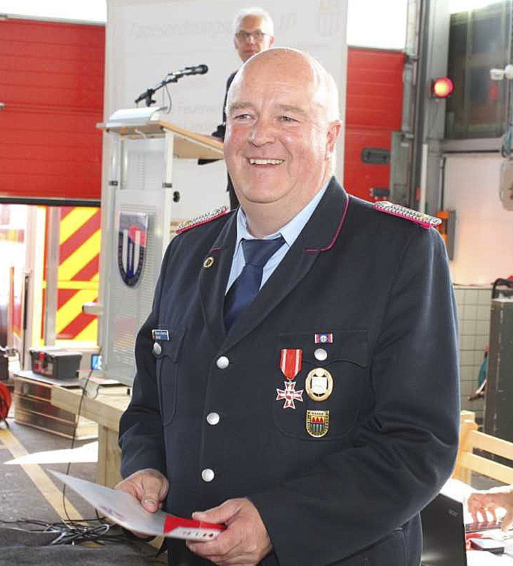 Klaus-Johannes Hartlef wurde mit dem
Feuerwehrehrenzeichen am Bande des Landes Niedersachsen ausgezeichnet