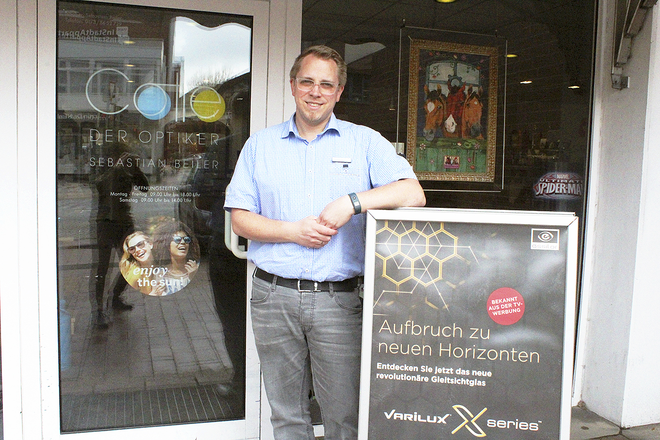 Sebastian Beiler empfiehlt die neuen Gleitsichtgläser "Varilux® X series™" Foto: sb