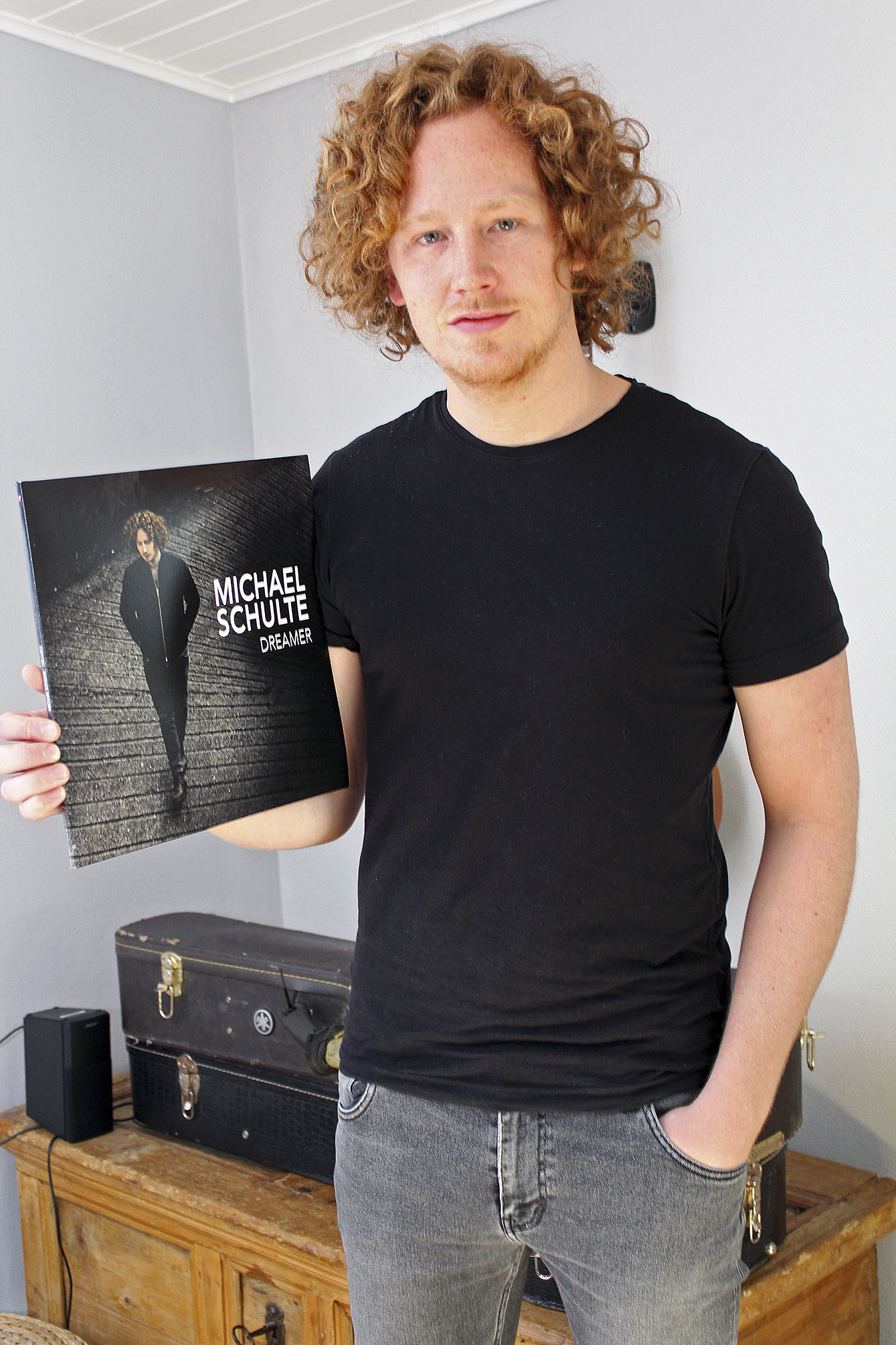 Die deutsche ESC-Hoffnung Michael Schulte mit seinem neuen Album "Dreamer", erschienen am 4. Mai