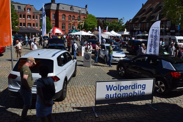 Impressionen: Verkaufsoffener Sonntag mit Automesse in Winsen