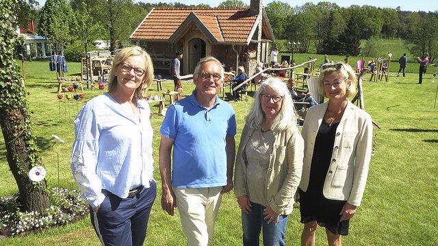Gastgeberin Julia Heigel (re.) mit den Ausstellern Sabine Böttcher (v. li.), Kai Johannsen und Anne Rehders