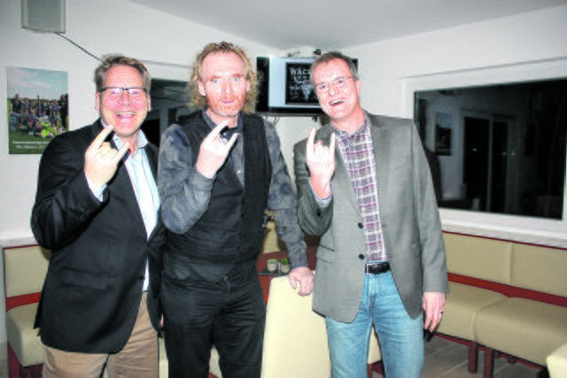 "BFC meets Friends" - Oliver Arndt (li.) und Hans-Jürgen Lorenschat begrüßten in diesem Jahr Holger Hübner, 
Mit-Organisator des Metall-Festivals in Wacken